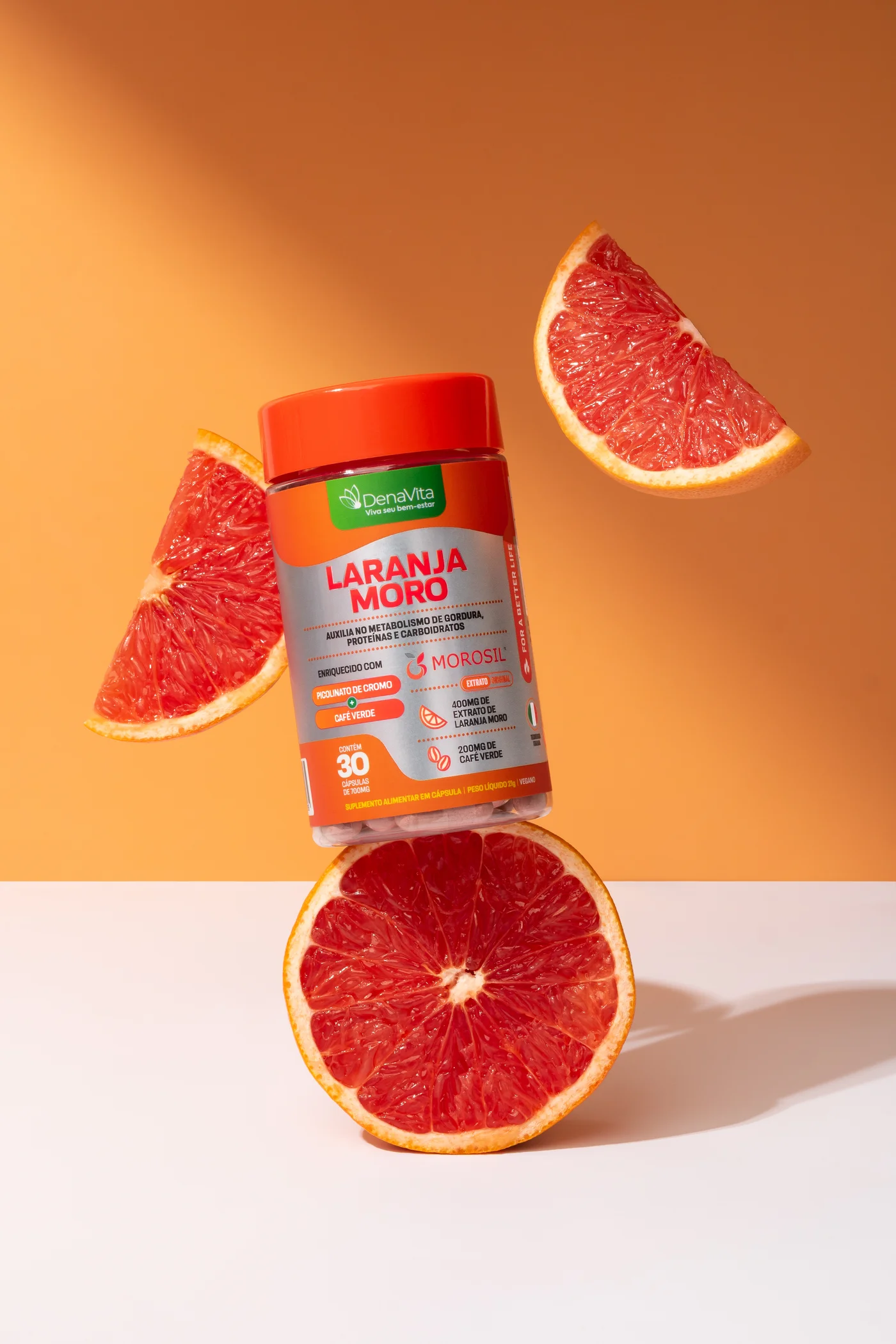 Ingredientes naturais do Laranja Moro flutuando